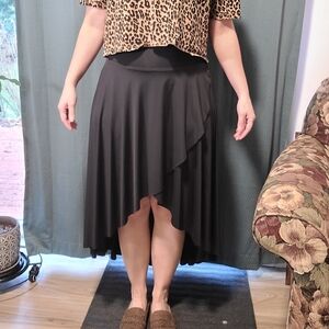 Black high-low stretchy skirt with shorts
